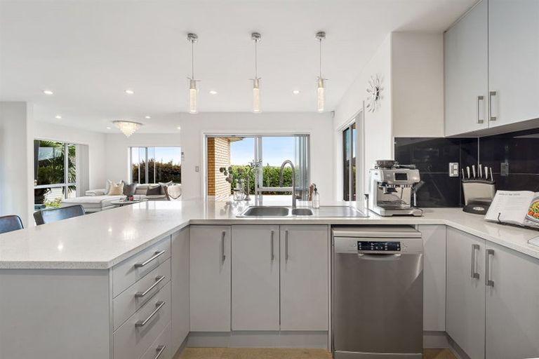 Photo of property in 30 Schnapper Rock Road, Schnapper Rock, Auckland, 0632