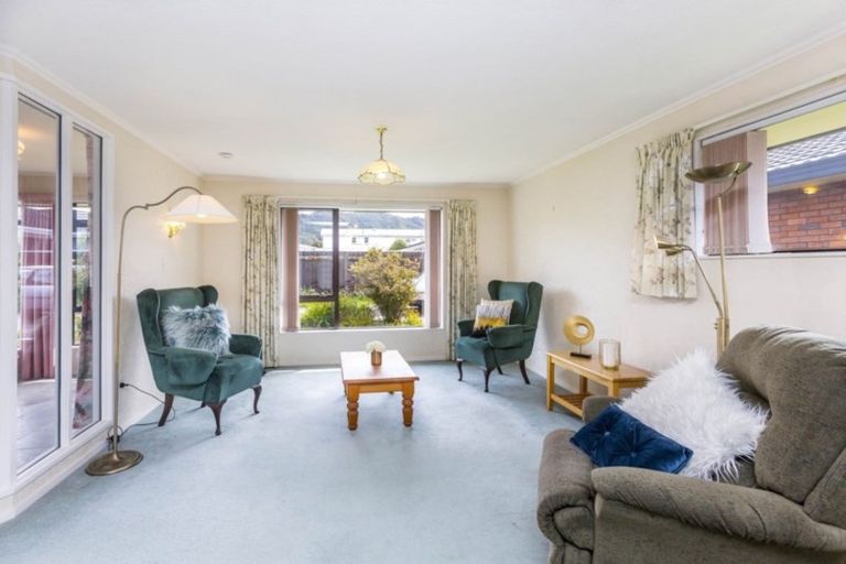 Photo of property in 2/8 Hay Street, Ebdentown, Upper Hutt, 5018