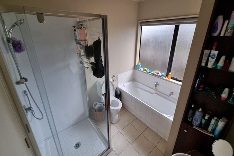 Photo of property in 17 Old Park Place, Takanini, 2112