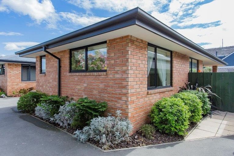 Photo of property in 2/85 Yaldhurst Road, Sockburn, Christchurch, 8042