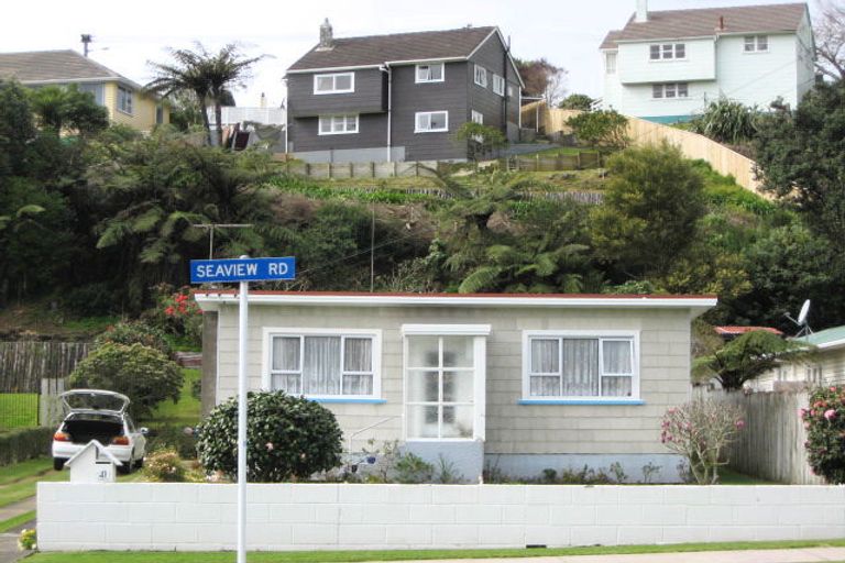 Photo of property in 41 Seaview Road, Marfell, New Plymouth, 4310