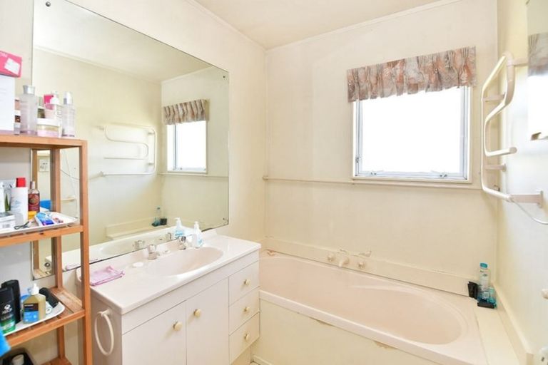 Photo of property in 38 Charlotte Street, Stanmore Bay, Whangaparaoa, 0932