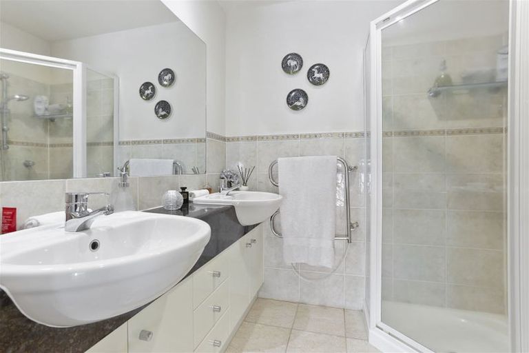 Photo of property in 3g/175 Hurstmere Road, Takapuna, Auckland, 0622