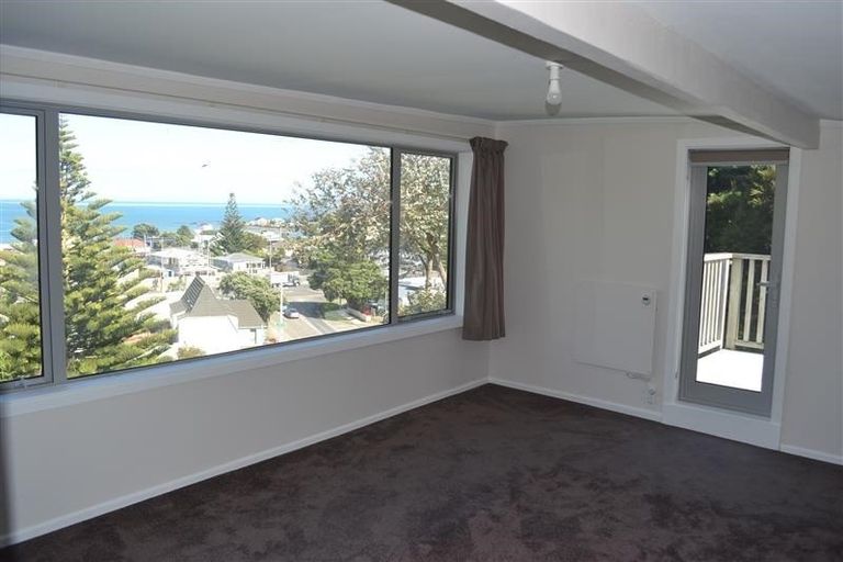 Photo of property in 14 Grays Road, Plimmerton, Porirua, 5026