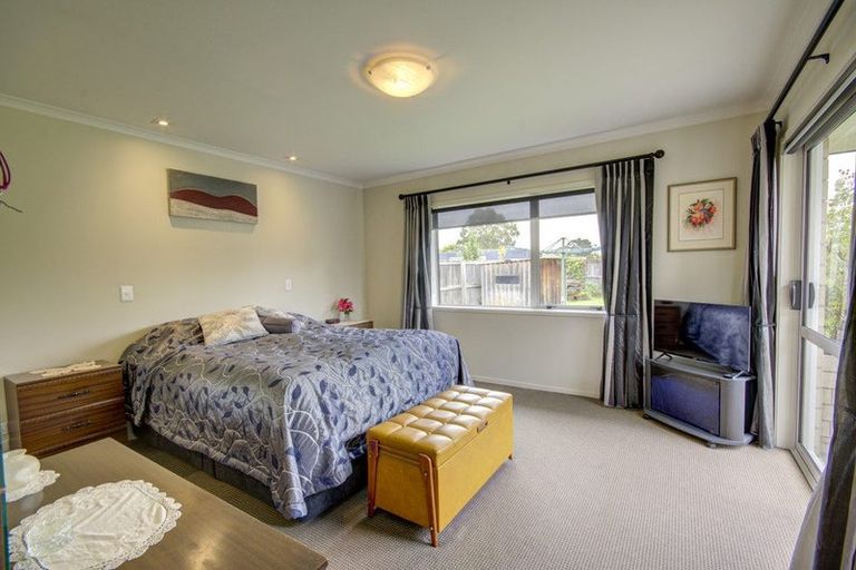 Photo of property in 35 Oxford Road, Rangiora, 7400
