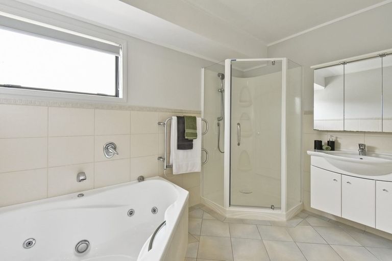 Photo of property in 147 Walter Strevens Drive, Conifer Grove, Takanini, 2112