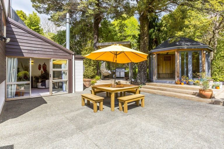 Photo of property in 19 Freemans Way, Pinehaven, Upper Hutt, 5019