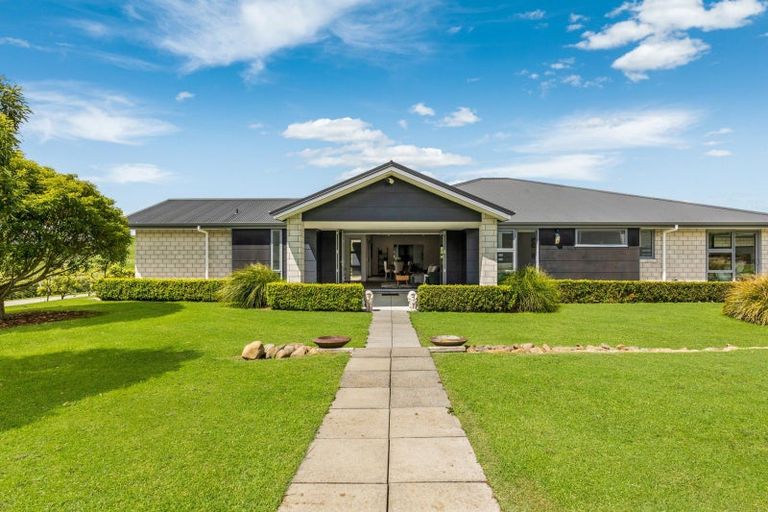 Photo of property in 890 Findlay Road, Pukorokoro / Miranda, Miranda, 2473