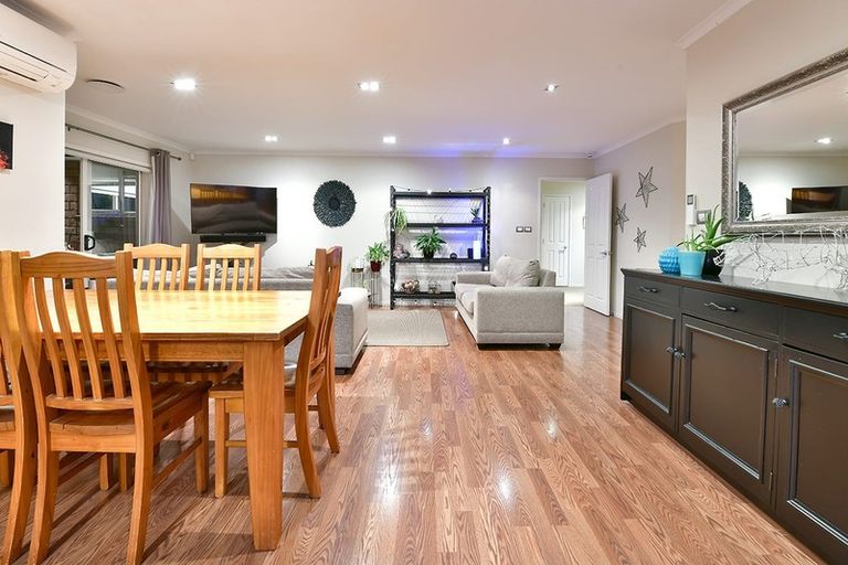 Photo of property in 6 Raabia Close, Parakai, 0830