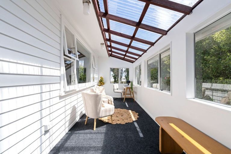 Photo of property in 4 Link Road, Newlands, Wellington, 6037
