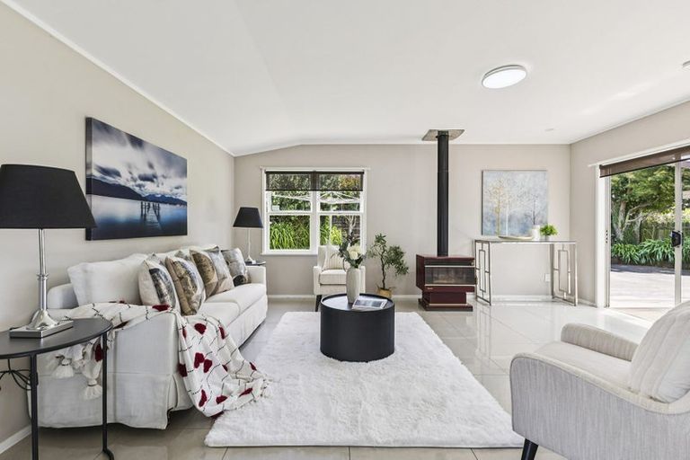 Photo of property in 61 Beechdale Crescent, Pakuranga Heights, Auckland, 2010