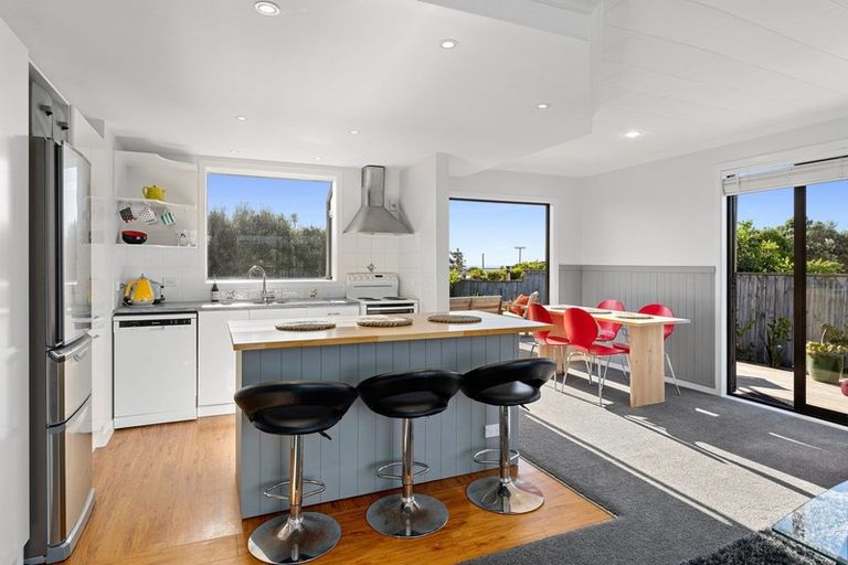 Photo of property in 17 Moana Street, Otaki Beach, Otaki, 5512