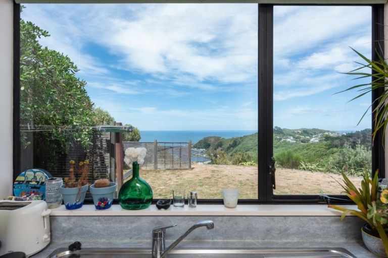 Photo of property in 2b Paratu Way, Strathmore Park, Wellington, 6022