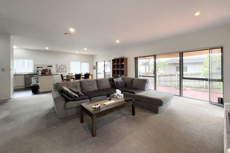 Photo of property in 22 Mulroy Place, Pinehill, Auckland, 0632