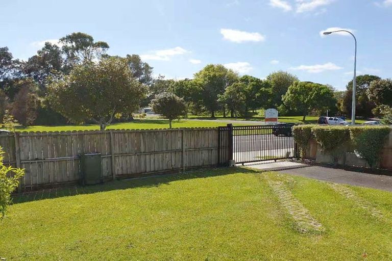 Photo of property in 73 Cascades Road, Pakuranga Heights, Auckland, 2010