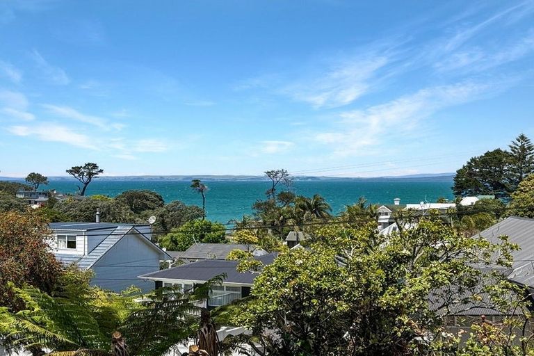 Photo of property in 1/8 Rewi Street, Torbay, Auckland, 0630