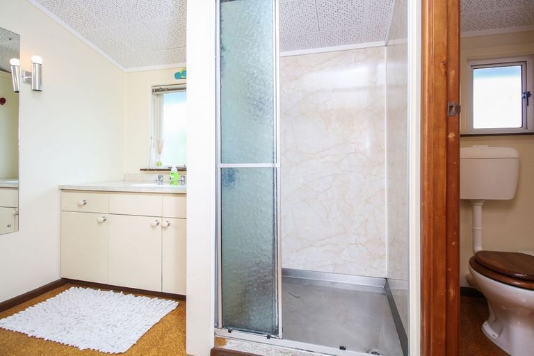 Photo of property in 1 Crystal Avenue, Glendene, Auckland, 0602