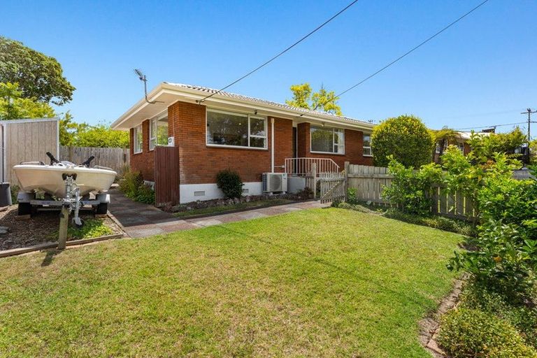 Photo of property in 1/56 Sunnynook Road, Sunnynook, Auckland, 0620
