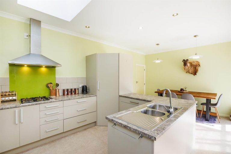 Photo of property in 10 William Street, Marton, 4710