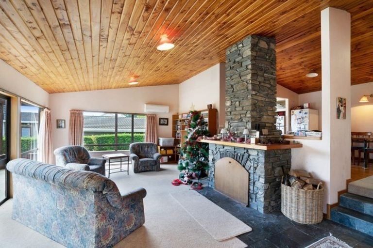 Photo of property in 27 Beacon Point Road, Wanaka, 9305