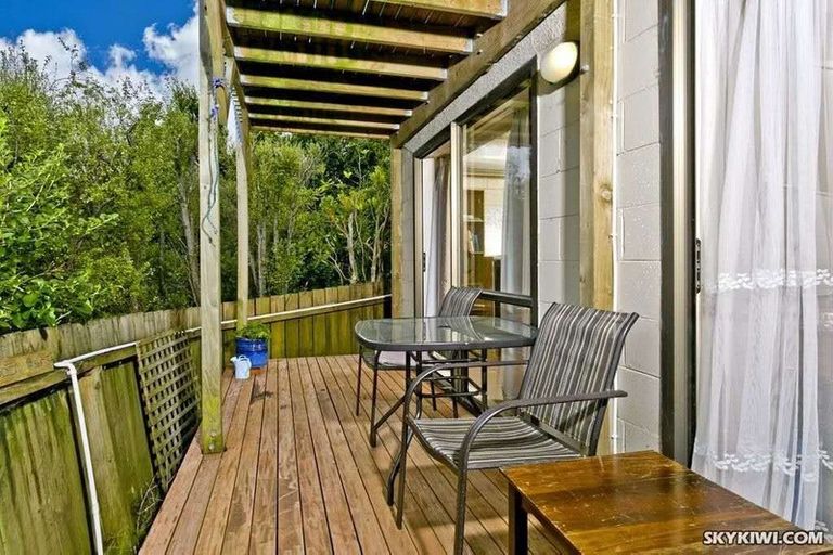 Photo of property in 1/3 Sunset Road, Totara Vale, Auckland, 0632