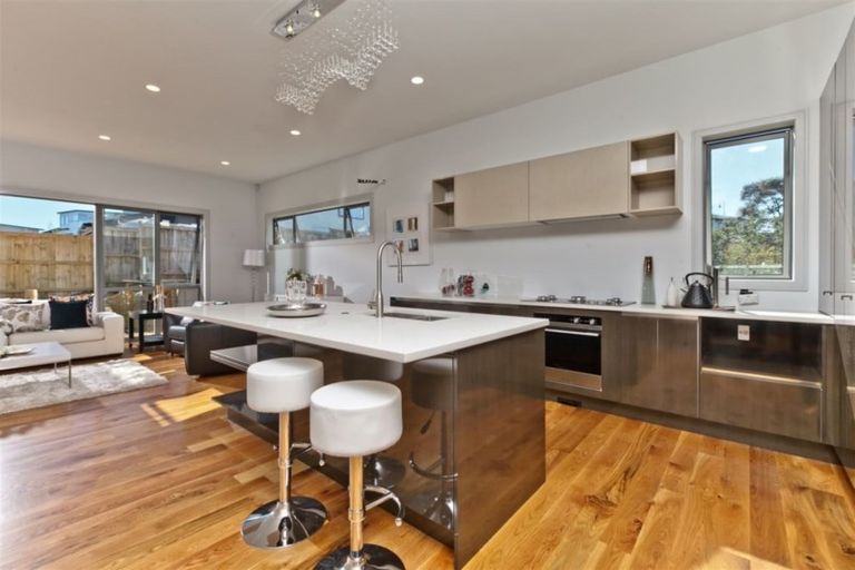 Photo of property in 120 San Valentino Drive, Henderson, Auckland, 0612