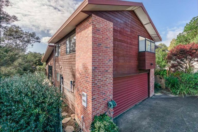 Photo of property in 2/41 Radiata Lane, Chatswood, Auckland, 0626