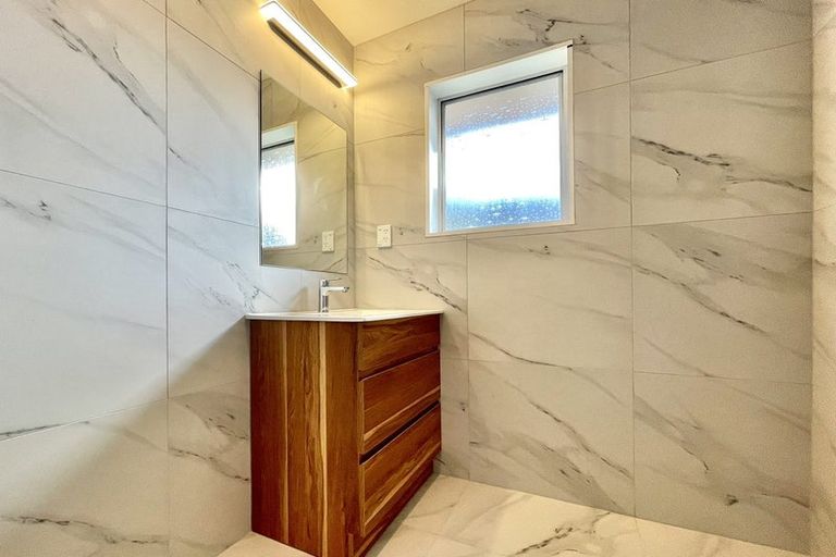 Photo of property in 1/27 Shanaway Rise, Hillcrest, Auckland, 0627