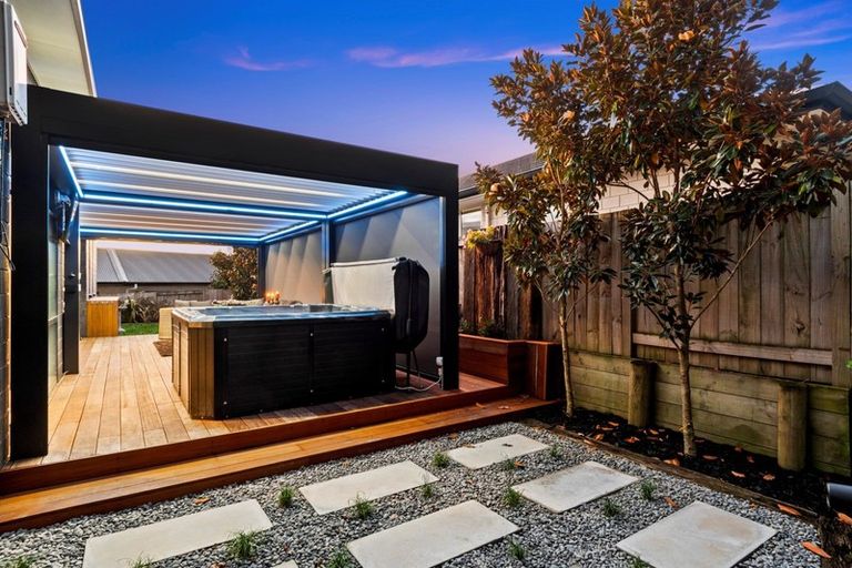 Photo of property in 10 Ellesmere Close, Pyes Pa, Tauranga, 3112