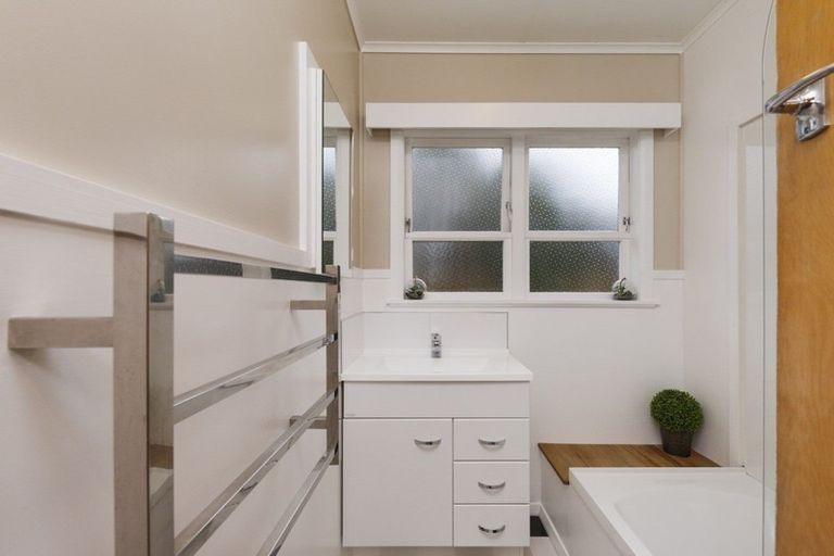 Photo of property in 1b Wood Street, Takaro, Palmerston North, 4410