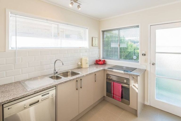 Photo of property in 2/27 Parkhill Road, Mellons Bay, Auckland, 2014