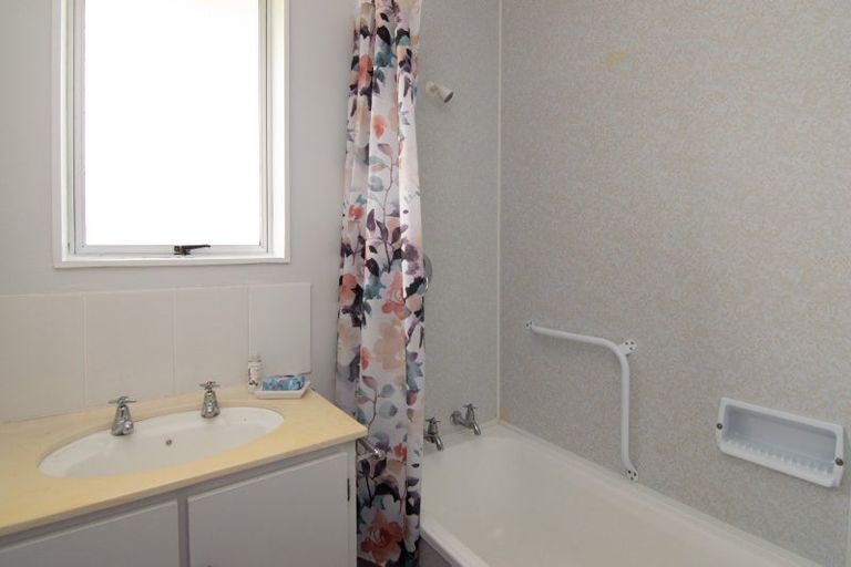 Photo of property in 19 Bendigo Street, Cloverlea, Palmerston North, 4412