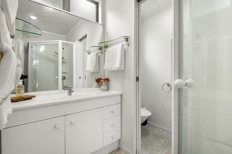 Photo of property in 2/21 Bonito Place, Bayview, Auckland, 0629