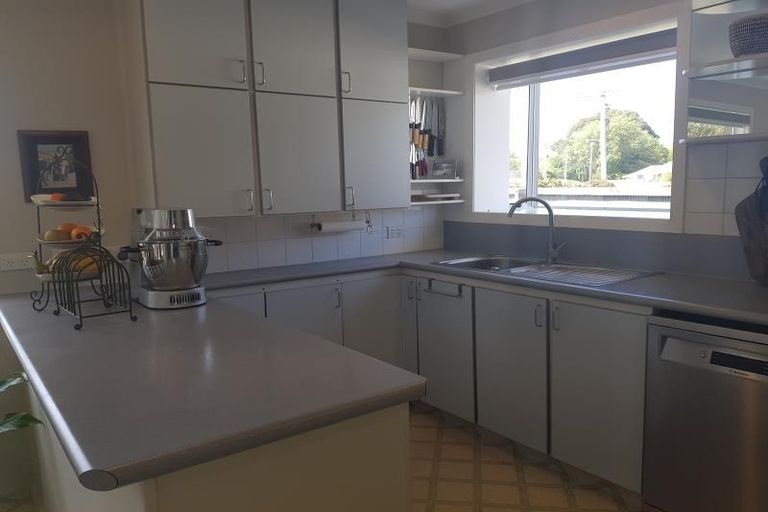 Photo of property in 21 Emlyn Place, Avondale, Christchurch, 8061