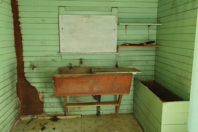 Photo of property in 77 Cordelia Street, Stratford, 4332