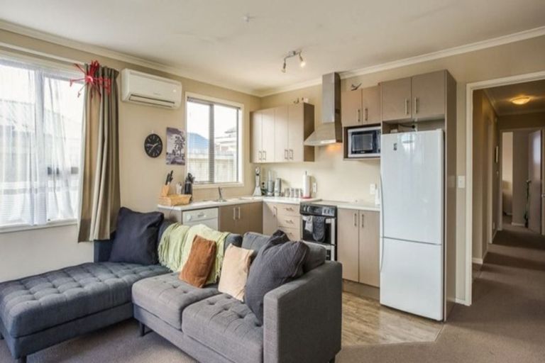 Photo of property in 1/63 Royal Crescent, Saint Kilda, Dunedin, 9012