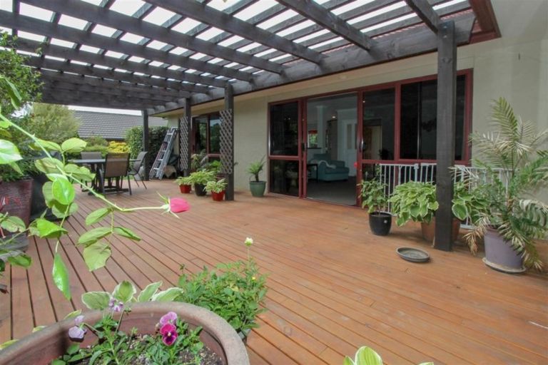 Photo of property in 17 Frame Place, Owhata, Rotorua, 3010