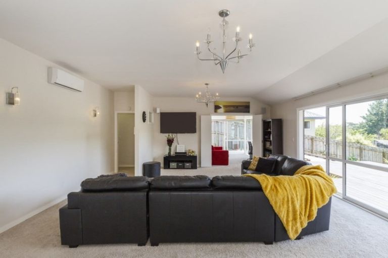 Photo of property in 28 Cashmere Drive, Fitzherbert, Palmerston North, 4410