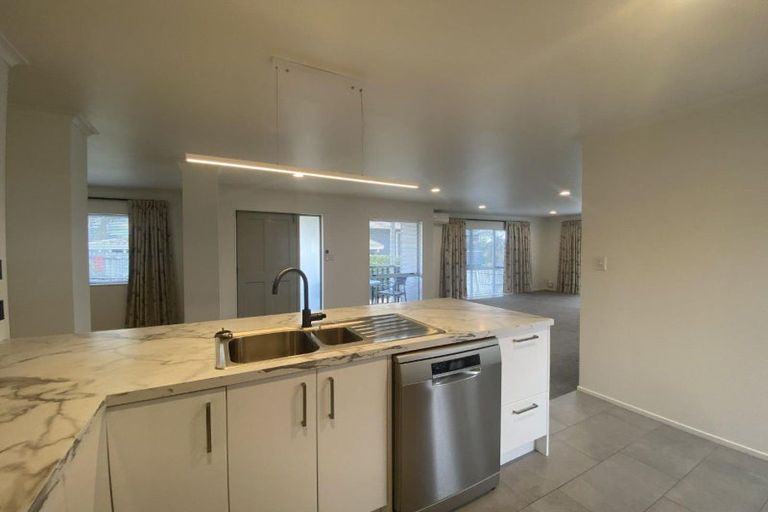 Photo of property in 30 Bay Street, Red Beach, 0932