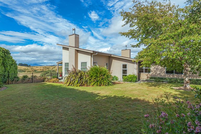Photo of property in 38 Oram Drive, Turitea, Palmerston North, 4472