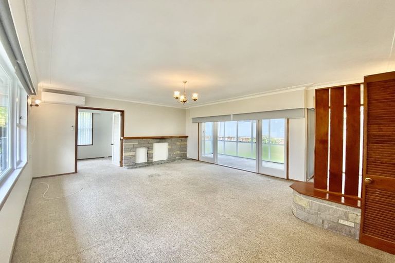 Photo of property in 14 Hillcrest Grove, Hillpark, Auckland, 2102