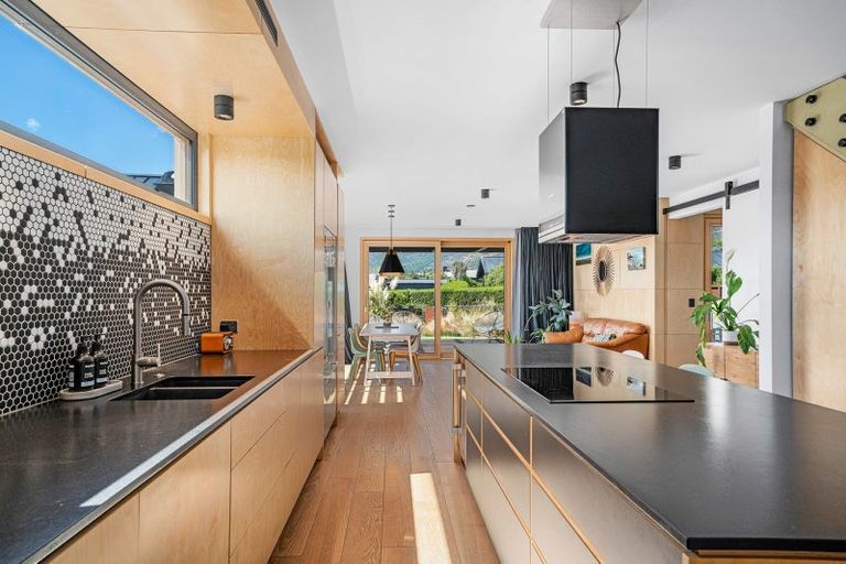 Photo of property in 6 Soudley Court, Jacks Point, Queenstown, 9371