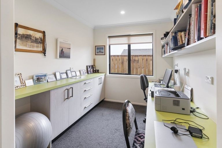 Photo of property in 18 Feist Street, Carterton, 5713