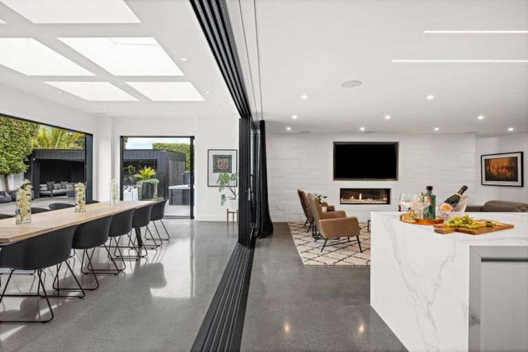 Photo of property in 7 Wrybill Way, Point Wells, 0986