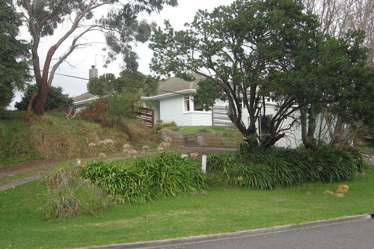 Photo of property in 76 Renown Road, Raumati South, Paraparaumu, 5032