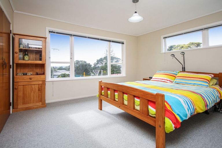 Photo of property in 1 Crystal Avenue, Glendene, Auckland, 0602