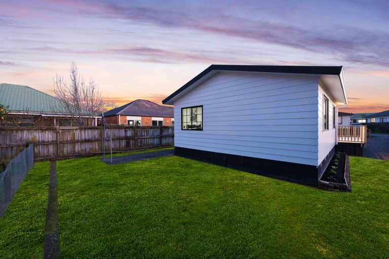 Photo of property in 13 Elisa Lane, Ranui, Auckland, 0612