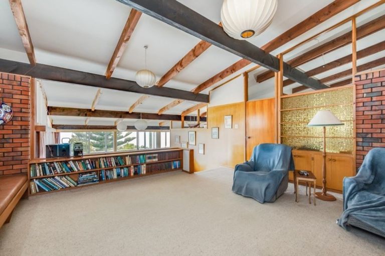 Photo of property in 216 Vipond Road, Stanmore Bay, Whangaparaoa, 0932