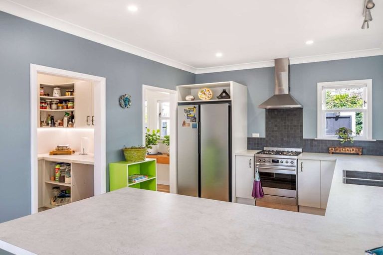 Photo of property in 1 Durie Vale Road, Durie Hill, Whanganui, 4500