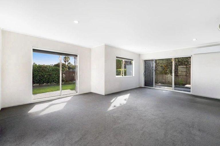 Photo of property in 2/17 Daria Place, Northpark, Auckland, 2013